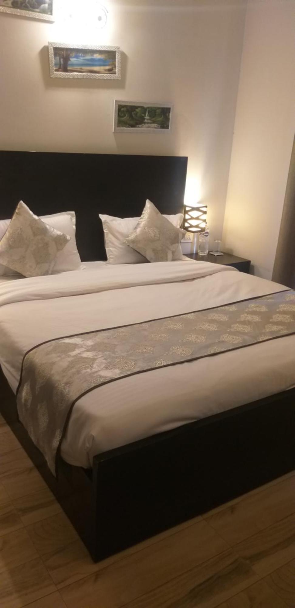 Pearl Suites At Omex Entrenity Вриндавана Экстерьер фото