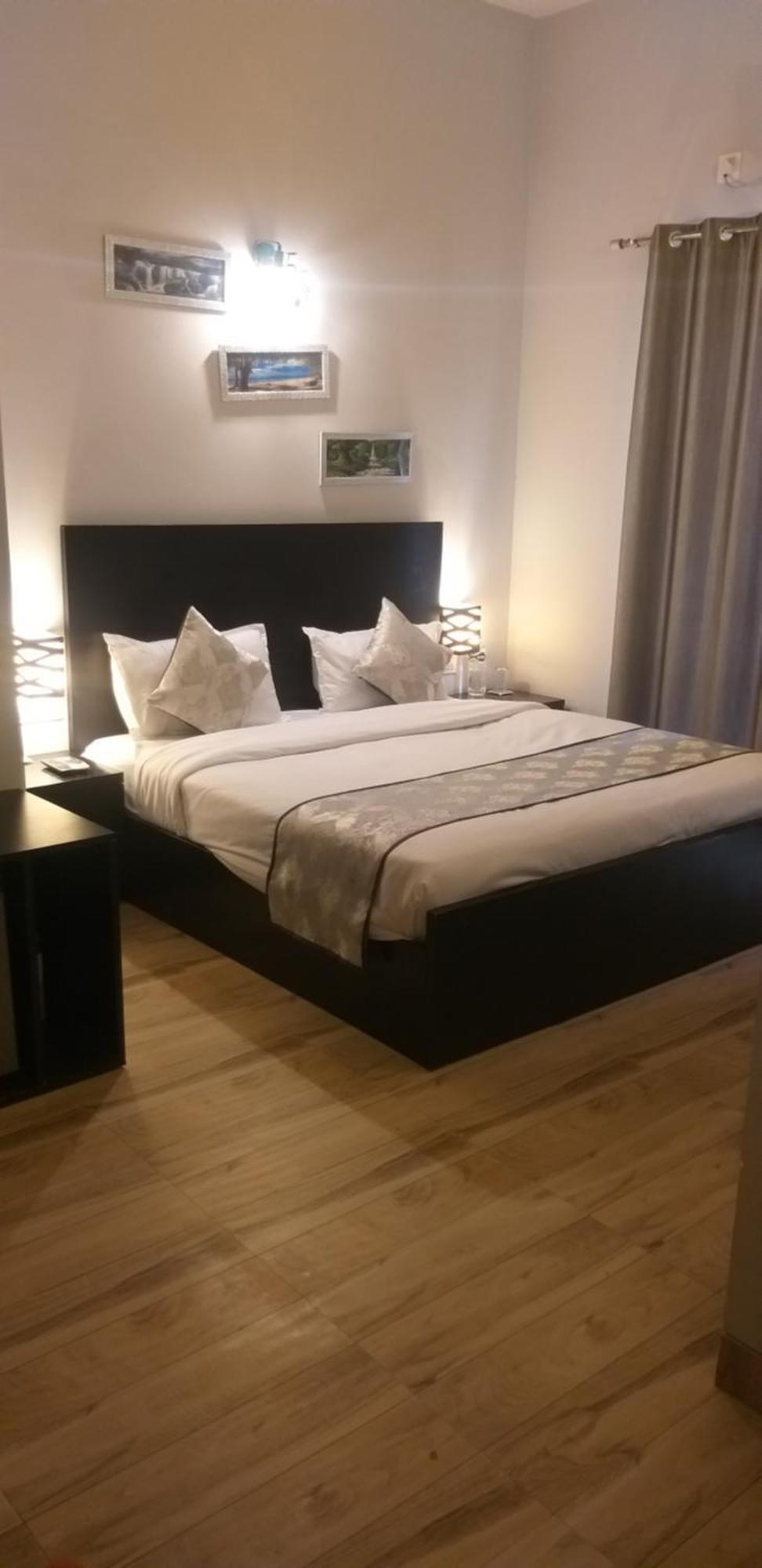 Pearl Suites At Omex Entrenity Вриндавана Экстерьер фото